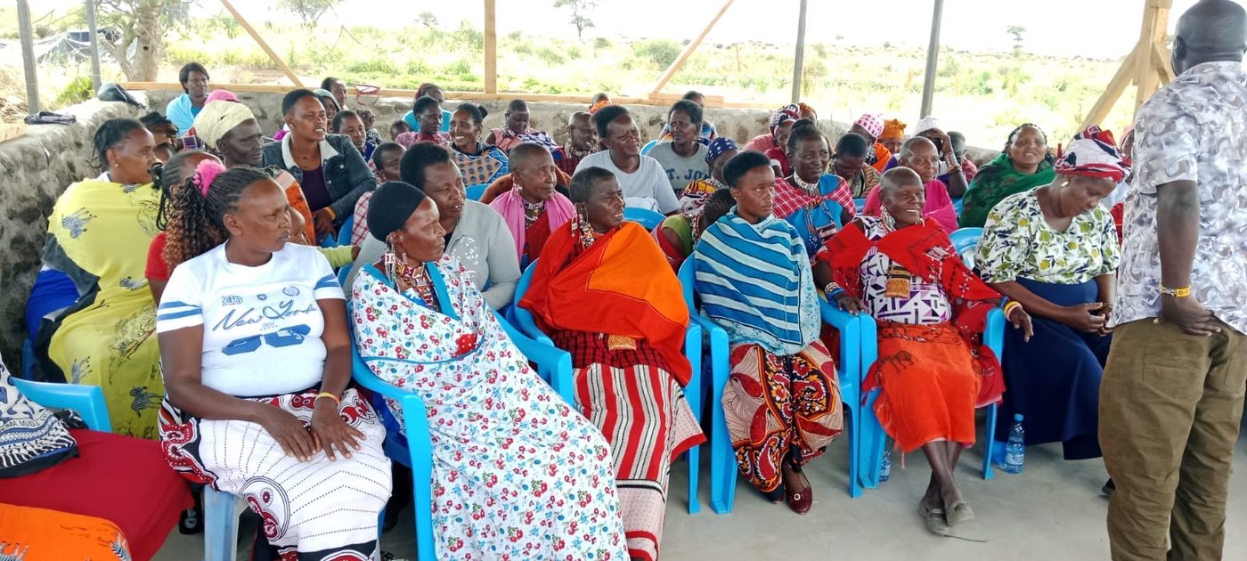 A training session under the new shelter at Isineti