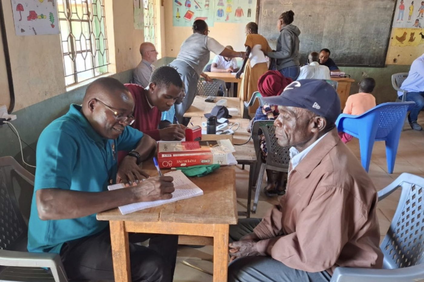 Registration and counselling during the day of free services at Nyadorera